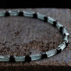 Emerald Bracelet XIII (2-4mm) -Aurum Brothers EmeraldBraceletXIII 2 4mm solo setting closeup