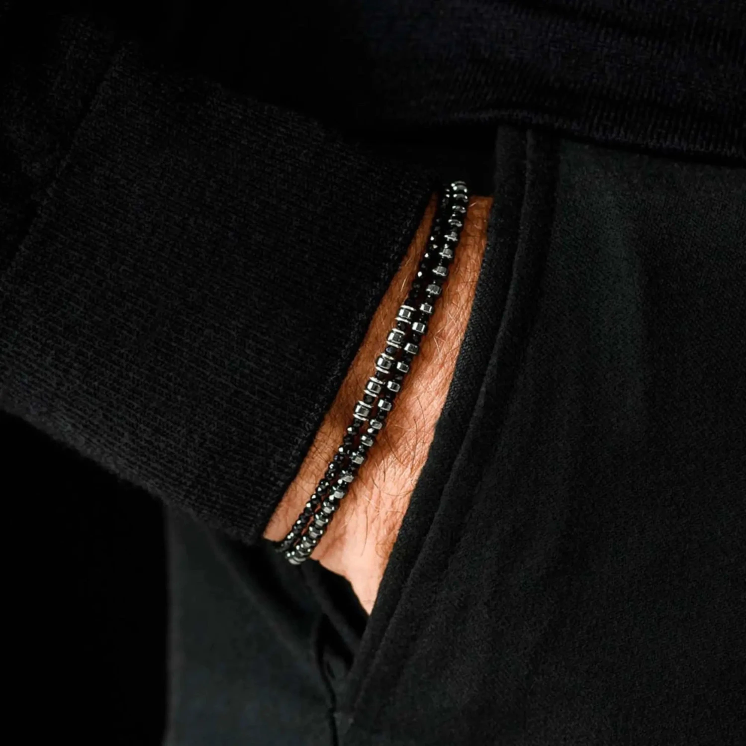 Black Spinel Bracelet V (2mm) 2 Black Spinel Bracelet V (2mm) - Image 2