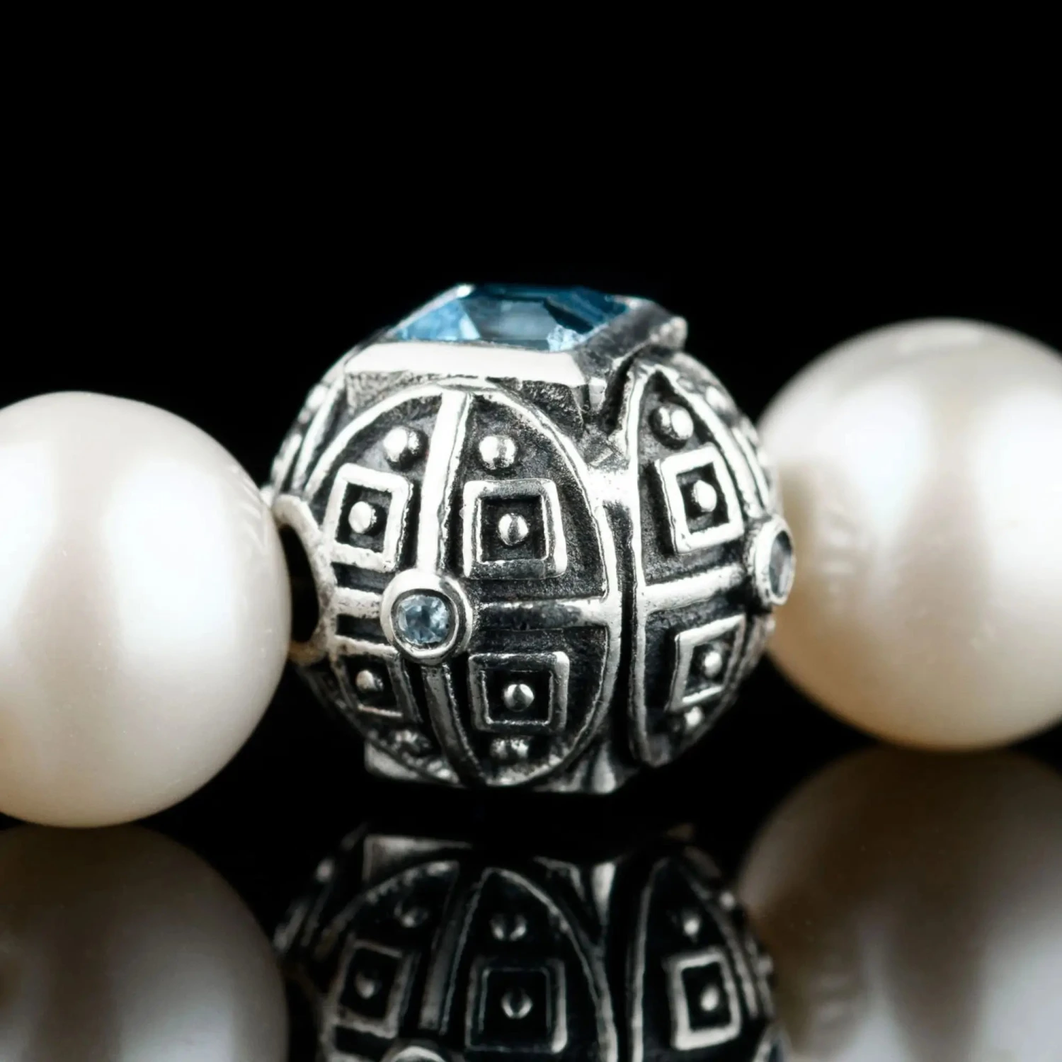 Paladin Swiss Blue Topaz - Pearl Bracelet II (8mm) 3 Paladin Swiss Blue Topaz - Pearl Bracelet II (8mm) - Image 3