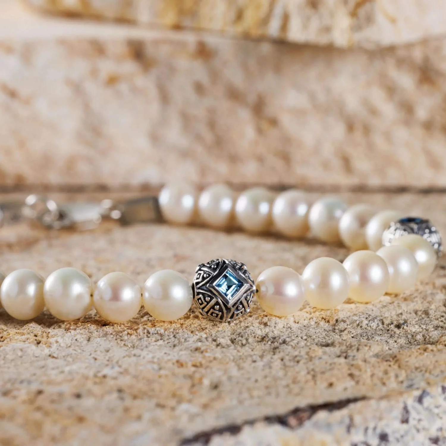 Paladin Swiss Blue Topaz - Pearl Bracelet II (8mm) 4 Paladin Swiss Blue Topaz - Pearl Bracelet II (8mm) - Image 4