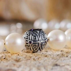 Paladin Amethyst - Pearl Bracelet II (8mm) 10 Paladin Amethyst - Pearl Bracelet II (8mm) -Aurum Brothers square5 PaladinAmethyst PearlBraceletII 8mm