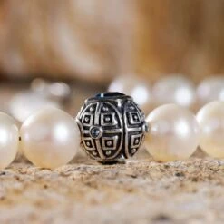 Paladin Swiss Blue Topaz - Pearl Bracelet II (8mm) 10 Paladin Swiss Blue Topaz - Pearl Bracelet II (8mm) -Aurum Brothers square5 PaladinSwissBlueTopaz PearlBraceletII 8mm